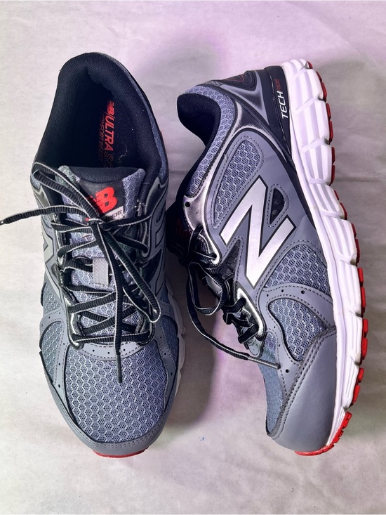 New Balance Men\'s Gray and Red Athletic Running Sneakers main image 6